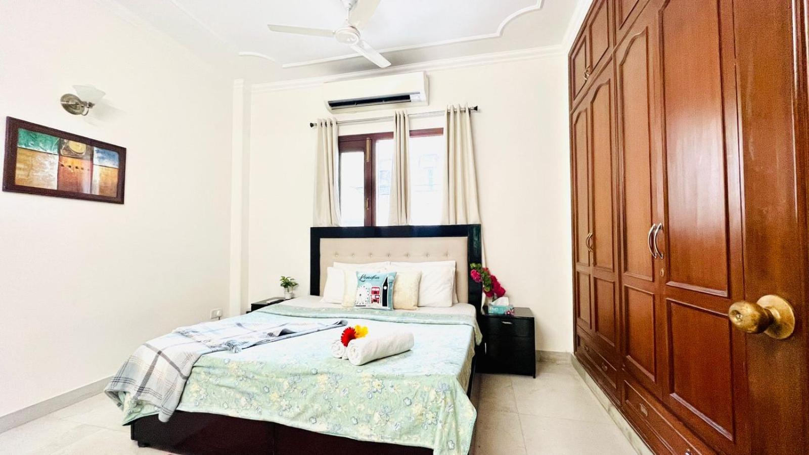 Olive Serviced Apartments - Defence Colony Yeni Delhi Oda fotoğraf