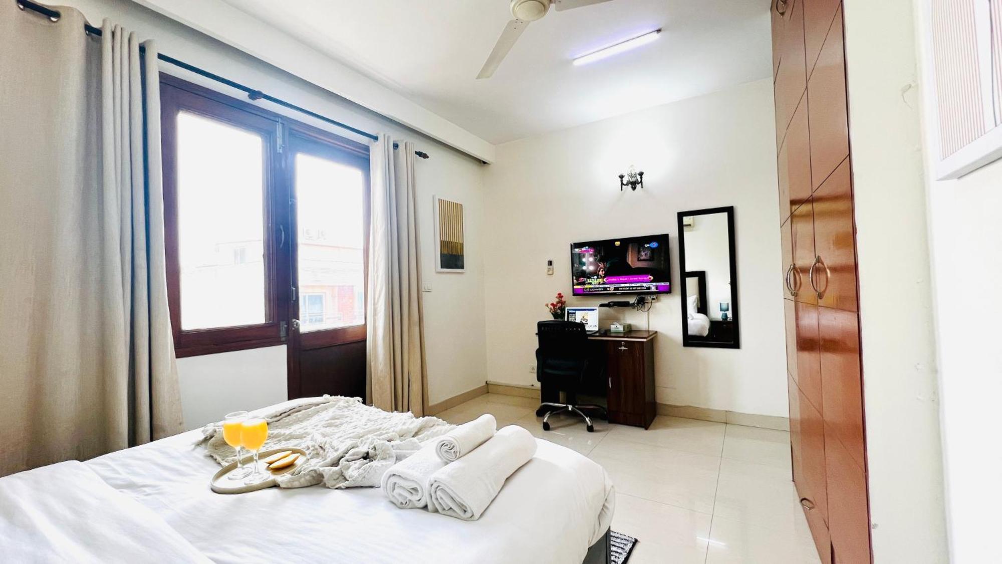 Olive Serviced Apartments - Defence Colony Yeni Delhi Oda fotoğraf